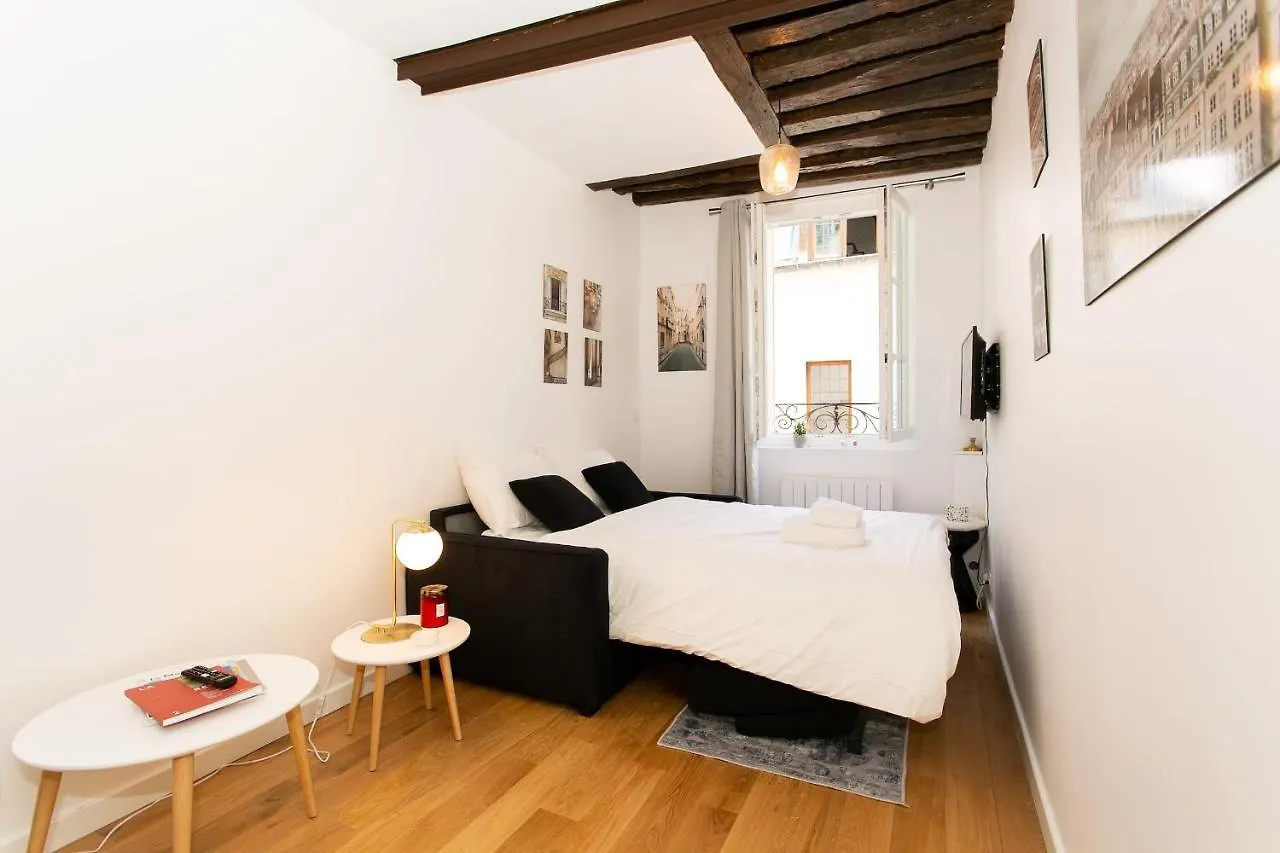 Le Marais & Pont Marie - City Apartment Paris 0*,